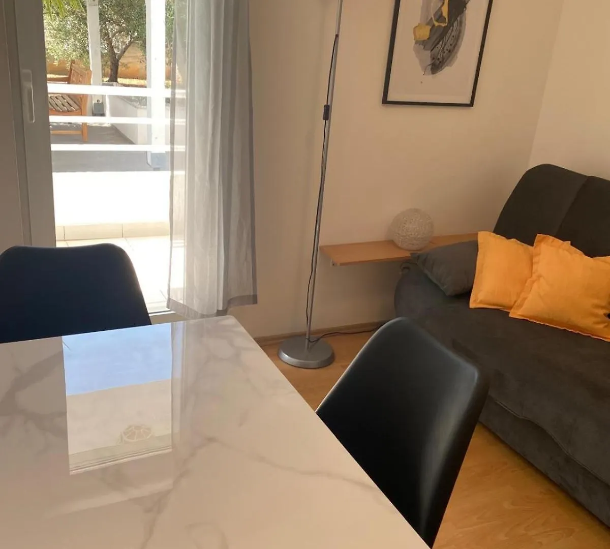 브랜지카 House Agradable 아파트