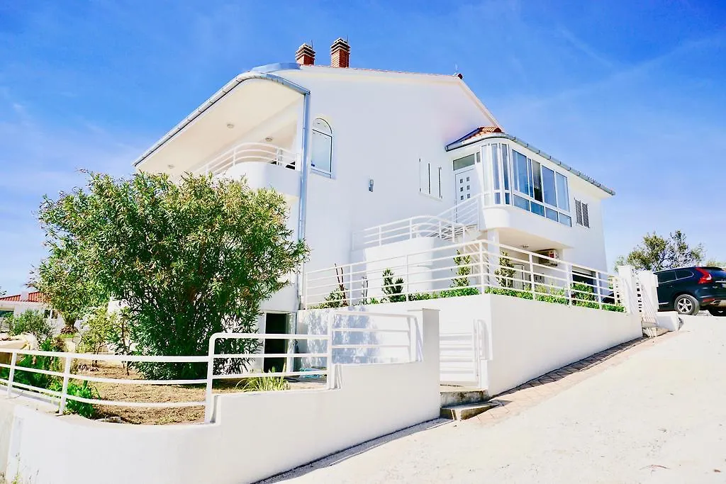 브랜지카 House Agradable 아파트